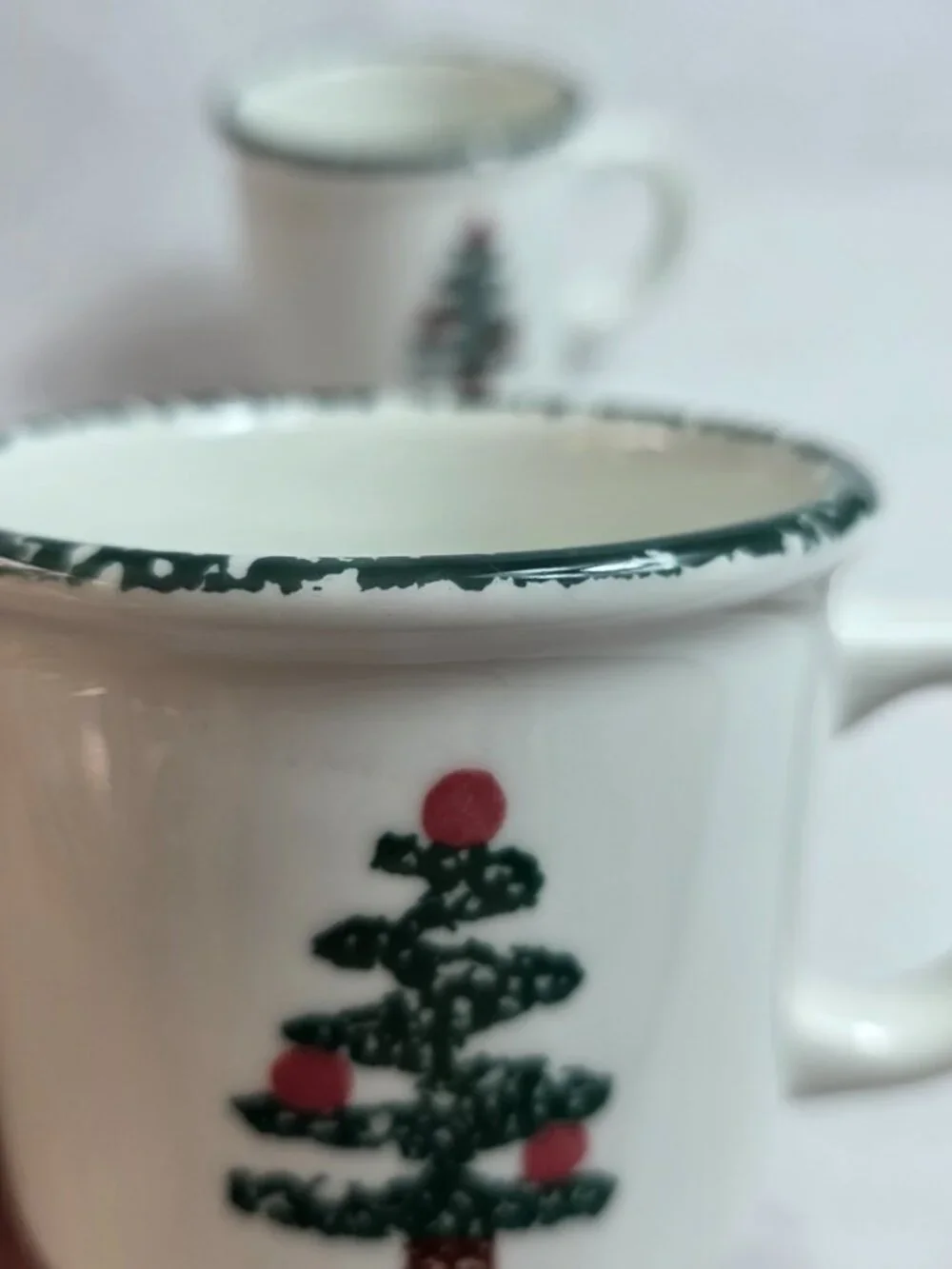 TWO Furio Christmas Tree Coffee Cups Mugs Green Sponge Tree & Edge Made in Italy